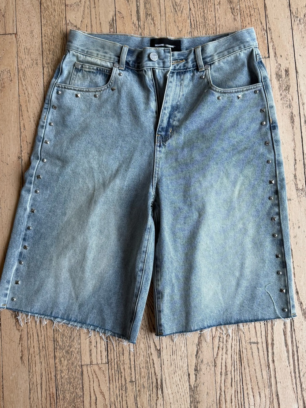 HOMME FEMME STUDDED DENIM
SHORTS size 32
